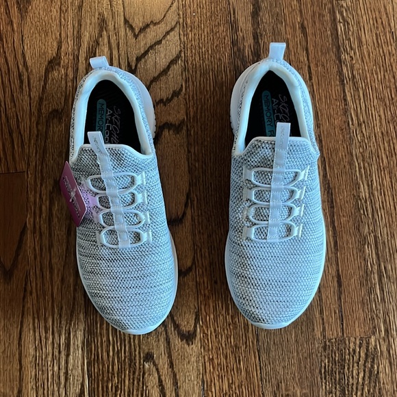 NEW Sketchers Air-Cooled Memory Foam Slip On Sneaker Gray/White - Picture 2 of 8